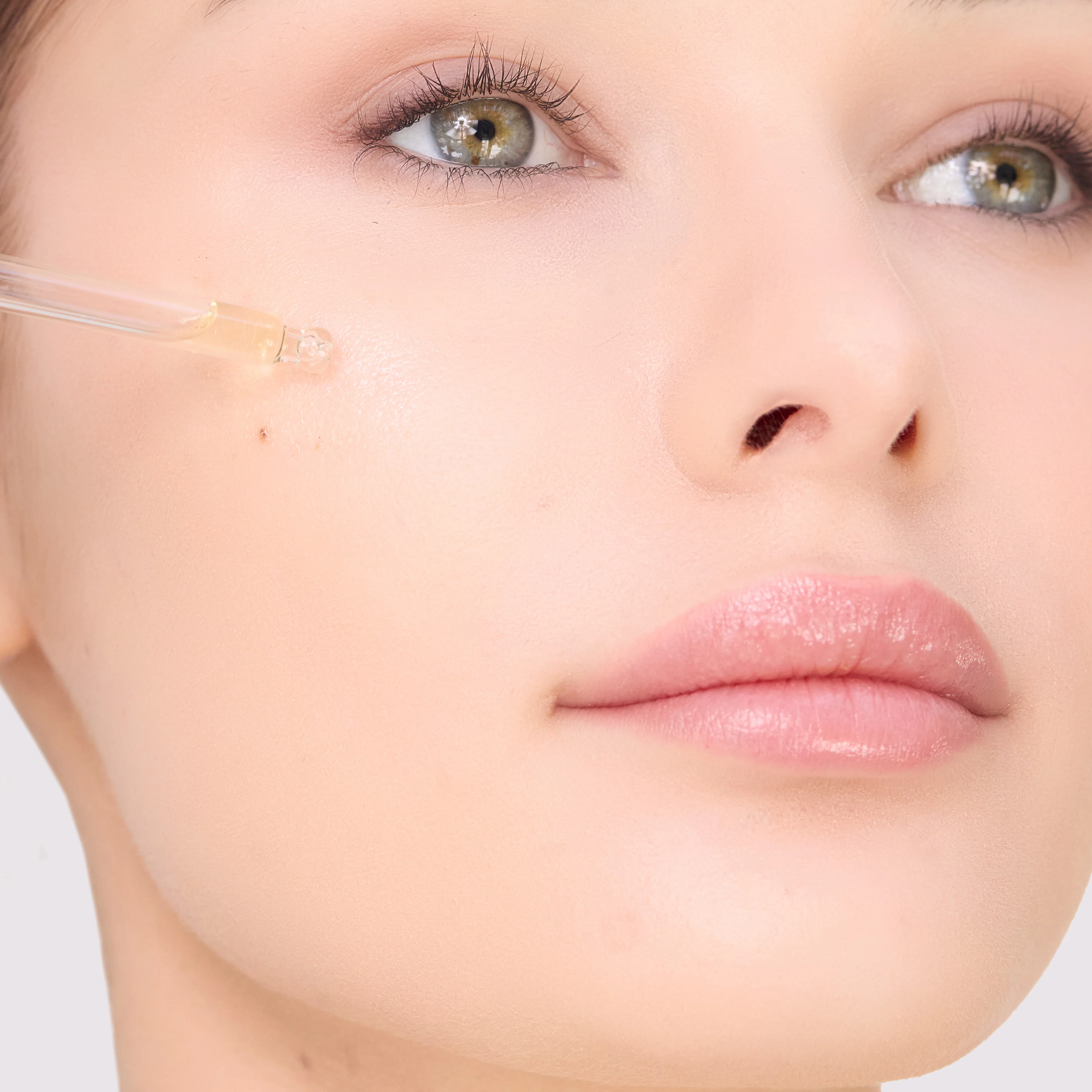 Brighten and Glow Gentle Vitamin C Serum - Image 4